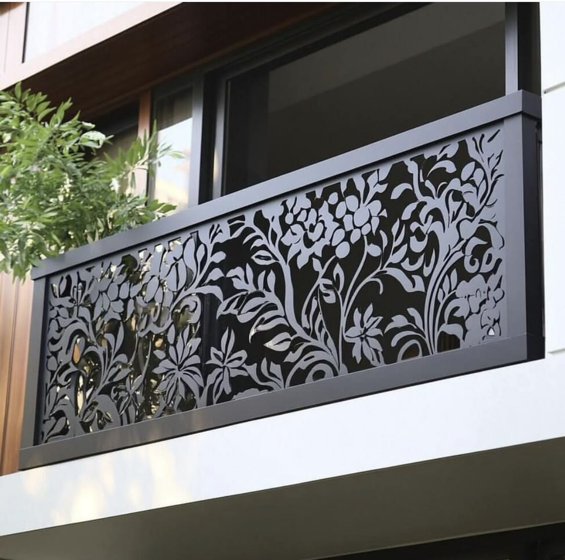 Railing tangga motif floral laser cutting